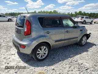 2013 Kia Soul + z VIN KNDJT2A66D7620732, wystawiony jako Copart lot #55578195 z przebiegiem 143 092 mil mil oraz Szkoda całkowita • Salvage title. Historia ofert i sprzedaży dostępna na DreamBid. Obrazek 3.