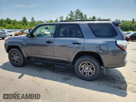 2020 Toyota 4Runner SR5 with VIN JTEBU5JR1L5810893, listed as a Copart auction lot 61157285 with 35,426 mi miles and Salvage title. Bid and sale history available at DreamBid. Image 2.