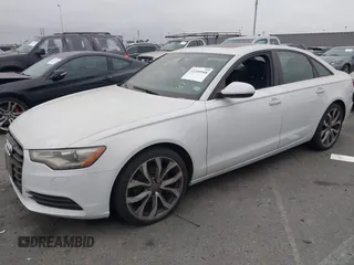 2013 Audi A6 Premium Plus z VIN WAUGFAFC2DN022494, wystawiony jako IAAI lot #42359948 z przebiegiem 65 511 mil mil oraz . Historia ofert i sprzedaży dostępna na DreamBid. Obrazek 2.