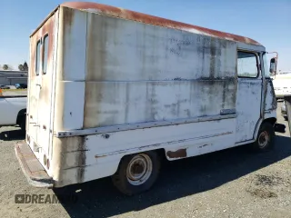 1963 Chevrolet Chevy Van z VIN 3P255N112257, wystawiony jako Copart lot #47897885 z przebiegiem 75 209 mil mil oraz Czysty tytuł • Clean title. Historia ofert i sprzedaży dostępna na DreamBid. Obrazek 3.