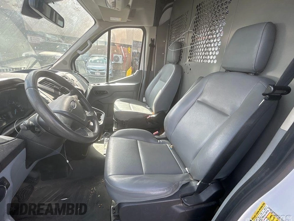 2019 Ford Transit с VIN 1FTYE1CM4KKA82234, выставлен на аукционе IAAI как лот 42545078 с пробегом 125 188 миль миль и . История ставок и продаж доступна на DreamBid. Изображение 6.