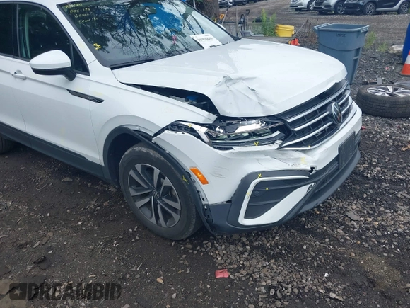 2022 Volkswagen Tiguan S with VIN 3VV0B7AX2NM080597, listed as a IAAI auction lot 39936601 with 28,208 mi miles. Bid and sale history available at carsss.com. Image 6.