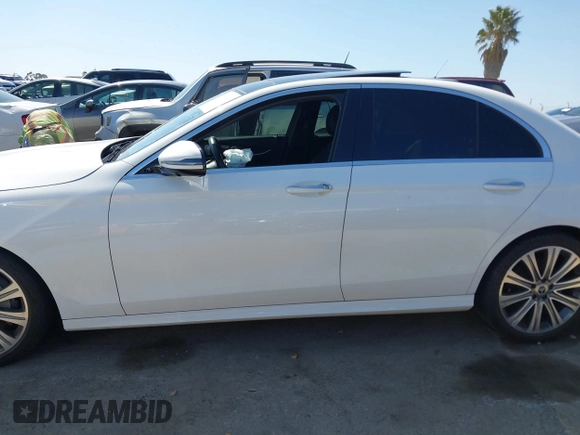 2022 Mercedes-Benz E 350 with VIN W1KZF8DB5NB068876, listed as a IAAI auction lot 41999445 with 31,786 mi miles and . Bid and sale history available at DreamBid. Image 14.