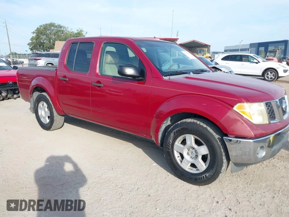 2007 Nissan Frontier SE z VIN 1N6AD07UX7C418640, wystawiony jako IAAI lot #42074654 z przebiegiem 302 031 mil mil oraz . Historia ofert i sprzedaży dostępna na DreamBid. Obrazek 1.
