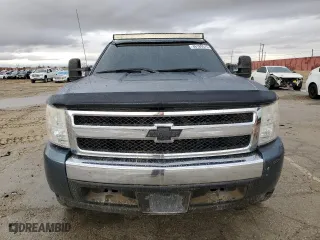 2007 Chevrolet Silverado 1500 LT w/1LT with VIN 2GCEC13CX71704763, listed as a Copart auction lot 46189575 with 111,571 mi miles and Salvage Title. Bid and sale history available at carsss.com. Image 5.