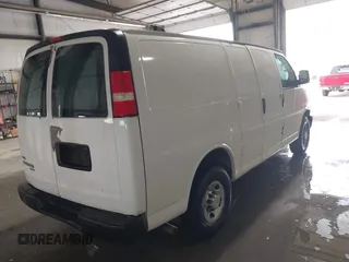 2011 Chevrolet Express Cargo z VIN 1GCWGFCA0B1161104, wystawiony jako IAAI lot #41907374 z przebiegiem 177 883 mil mil oraz . Historia ofert i sprzedaży dostępna na DreamBid. Obrazek 4.
