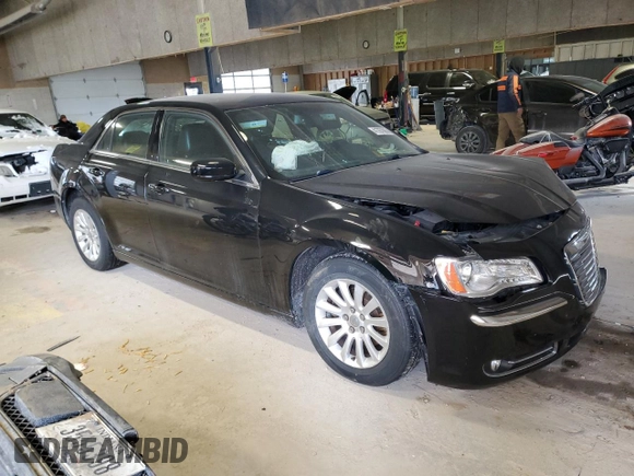 2014 Chrysler 300 z VIN 2C3CCAAG6EH136453, wystawiony jako Copart lot #41767885 z przebiegiem Nie podano mil oraz Szkoda całkowita • Salvage title. Historia ofert i sprzedaży dostępna na DreamBid. Obrazek 4.