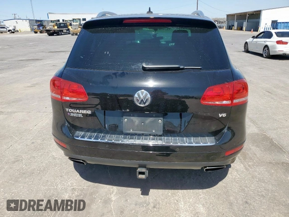 2013 Volkswagen Touareg Exec z VIN WVGEF9BPXDD007602, wystawiony jako Copart lot #50031785 z przebiegiem 93 859 mil mil oraz Szkody całkowita. Historia ofert i sprzedaży dostępna na DreamBid. Obrazek 6.