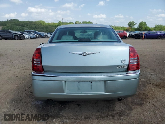 2005 Chrysler 300 C z VIN 2C3JA63H25H174455, wystawiony jako Copart lot #57106275 z przebiegiem 115 226 mil mil oraz Szkoda całkowita • Salvage title. Historia ofert i sprzedaży dostępna na DreamBid. Obrazek 6.