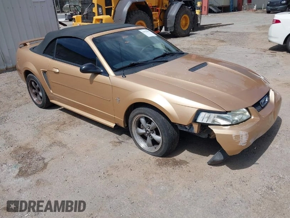 2000 Ford Mustang with VIN 1FAFP4445YF156141, listed as a IAAI auction lot 41933967 with 1 mi miles. Bid and sale history available at carsss.com. Image 1.