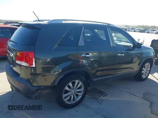 2011 Kia Sorento EX with VIN 5XYKU4A22BG095372, listed as a IAAI auction lot 41852948 with 265,609 mi miles. Bid and sale history available at carsss.com. Image 4.
