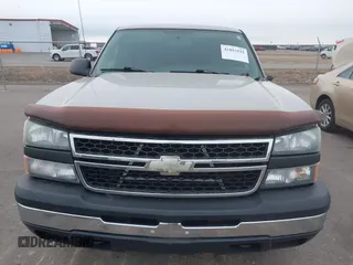 2006 Chevrolet Silverado 1500 LS with VIN 1GCEC19V86Z146071, listed as a IAAI auction lot 41853522 with 118,855 mi miles. Bid and sale history available at carsss.com. Image 12.