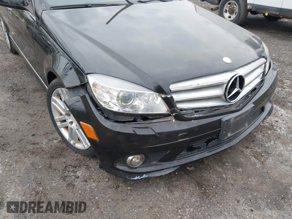 2009 Mercedes-Benz C 300 Sport z VIN WDDGF81X49R083504, wystawiony jako IAAI lot #42334397 z przebiegiem 98 913 mil mil oraz . Historia ofert i sprzedaży dostępna na DreamBid. Obrazek 6.