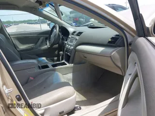 2011 Toyota Camry LE z VIN 4T1BF3EK7BU230614, wystawiony jako IAAI lot #42313505 z przebiegiem 218 730 mil mil oraz . Historia ofert i sprzedaży dostępna na DreamBid. Obrazek 5.