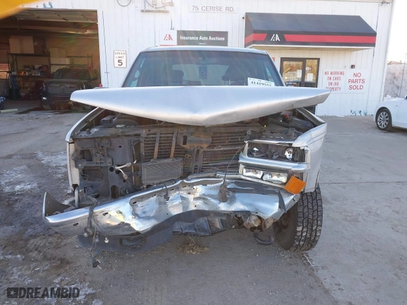 1996 Chevrolet Tahoe with VIN 1GNEK13R3TJ318572, listed as a IAAI auction lot 41419555 with 199,201 mi miles. Bid and sale history available at carsss.com. Image 12.