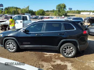 2019 Jeep Cherokee Latitude Plus with VIN 1C4PJLLB3KD223431, listed as a IAAI auction lot 40377530 with 123,575 mi miles. Bid and sale history available at carsss.com. Image 14.