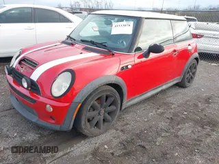2003 MINI Hardtop S z VIN WMWRE33403TD67718, wystawiony jako IAAI lot #41533078 z przebiegiem 149 649 mil mil oraz . Historia ofert i sprzedaży dostępna na DreamBid. Obrazek 2.