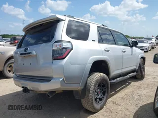 2020 Toyota 4Runner SR5 with VIN JTEZU5JR6L5224902, listed as a IAAI auction lot 42526718 with 75,673 mi miles and . Bid and sale history available at DreamBid. Image 4.