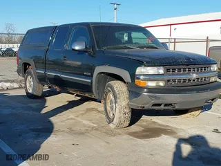 2001 Chevrolet Silverado 1500 LT with VIN 2GCEK19T811310180, listed as a IAAI auction lot 41443925 with 282,444 mi miles. Bid and sale history available at carsss.com. Image 1.