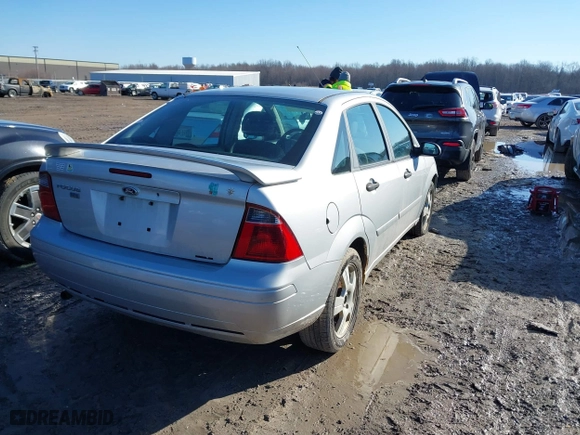 2007 Ford Focus S with VIN 1FAHP34N87W204936, listed as a IAAI auction lot 41755544 with 185,030 mi miles. Bid and sale history available at carsss.com. Image 4.