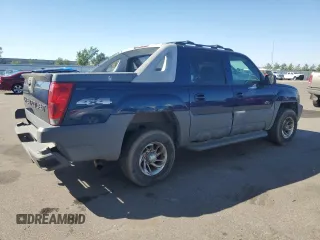 2002 Chevrolet Avalanche with VIN 3GNGK23G82G226208, listed as a Copart auction lot 73241774 with 122,231 mi miles and Salvage Title. Bid and sale history available at carsss.com. Image 3.