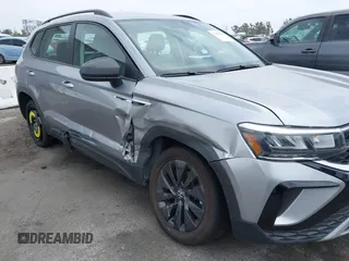 2024 Volkswagen Taos S z VIN 3VV5X7B26RM037123, wystawiony jako IAAI lot #42447853 z przebiegiem 32 395 mil mil oraz . Historia ofert i sprzedaży dostępna na DreamBid. Obrazek 6.