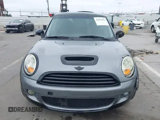 2010 MINI Hardtop with VIN WMWMF3C58ATZ60995, listed as a IAAI auction lot 42454882 with 147,607 mi miles and . Bid and sale history available at DreamBid. Image 13.