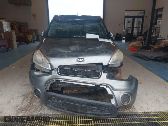 2013 Kia Soul with VIN KNDJT2A59D7632767, listed as a IAAI auction lot 41317118 with 208,884 mi miles. Bid and sale history available at carsss.com. Image 12.