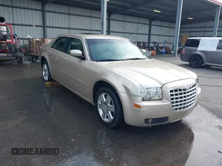 2006 Chrysler 300 Touring z VIN 2C3KK53G36H149245, wystawiony jako IAAI lot #42163223 z przebiegiem 235 623 mil mil oraz . Historia ofert i sprzedaży dostępna na DreamBid. Obrazek 1.