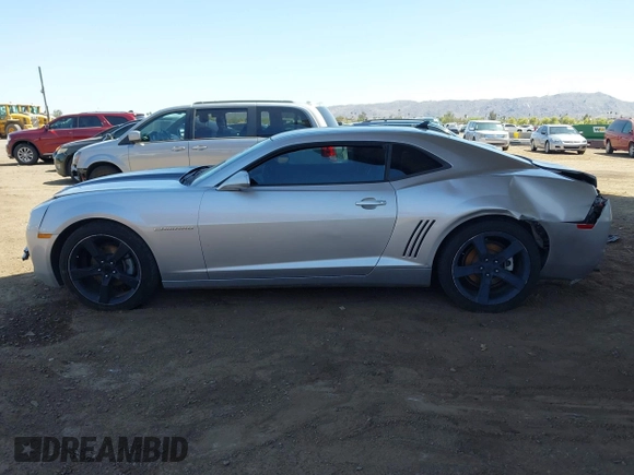 2011 Chevrolet Camaro 2LS z VIN 2G1FA1ED0B9157330, wystawiony jako IAAI lot #41970306 z przebiegiem 179 262 mil mil oraz . Historia ofert i sprzedaży dostępna na DreamBid. Obrazek 14.
