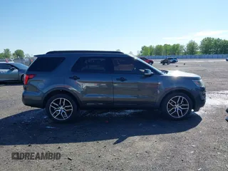 2016 Ford Explorer Sport z VIN 1FM5K8GT7GGA34450, wystawiony jako IAAI lot #41971515 z przebiegiem 197 837 mil mil oraz . Historia ofert i sprzedaży dostępna na DreamBid. Obrazek 13.
