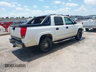 2005 Chevrolet Avalanche LS with VIN 3GNEC12Z15G267981, listed as a IAAI auction lot 42345543 with 235,585 mi miles and . Bid and sale history available at DreamBid. Image 4.
