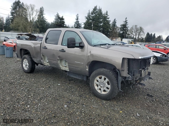 2014 Chevrolet Silverado 2500HD LT with VIN 1GC1KXC82EF137809, listed as a Copart auction lot 82433534 with 71,849 mi miles and Salvage Title. Bid and sale history available at carsss.com. Image 4.