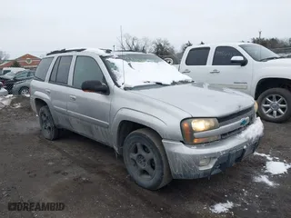 2005 Chevrolet TrailBlazer LT with VIN 1GNDT13S252382322, listed as a IAAI auction lot 41383480 with 220,266 mi miles. Bid and sale history available at carsss.com. Image 1.