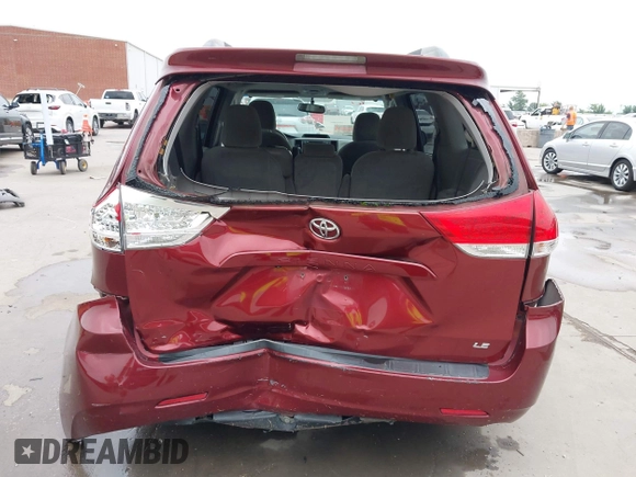 2014 Toyota Sienna LE AAS z VIN 5TDKK3DC9ES466877, wystawiony jako IAAI lot #42298356 z przebiegiem 189 826 mil mil oraz . Historia ofert i sprzedaży dostępna na DreamBid. Obrazek 16.