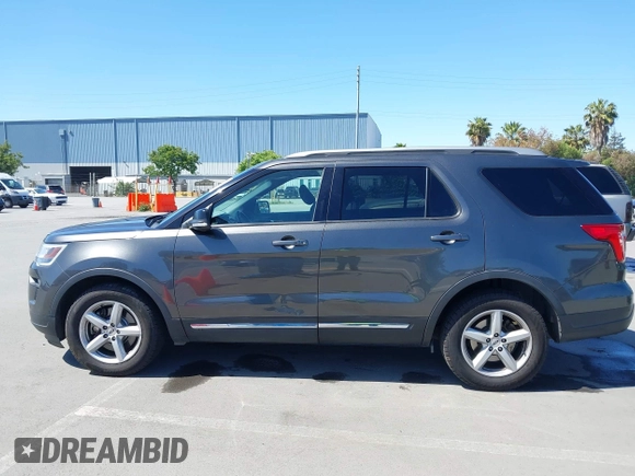 2018 Ford Explorer XLT z VIN 1FM5K7D85JGC55627, wystawiony jako IAAI lot #42261412 z przebiegiem 133 125 mil mil oraz . Historia ofert i sprzedaży dostępna na DreamBid. Obrazek 14.