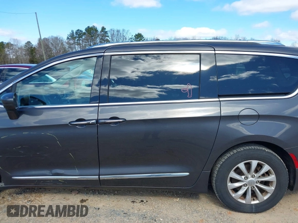 2018 Chrysler Pacifica Touring L with VIN 2C4RC1BG4JR204161, listed as a IAAI auction lot 41737734 with 87,323 mi miles and . Bid and sale history available at DreamBid. Image 15.