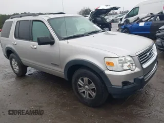 2007 Ford Explorer XLT with VIN 1FMEU63E27UB87065, listed as a IAAI auction lot 41572446 with 200,205 mi miles. Bid and sale history available at carsss.com. Image 1.