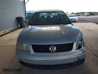 2000 Volkswagen Passat GLS with VIN WVWMD23B9YE255842, listed as a Copart auction lot 79773904 with 133,108 mi miles and Salvage Title. Bid and sale history available at carsss.com. Image 5.
