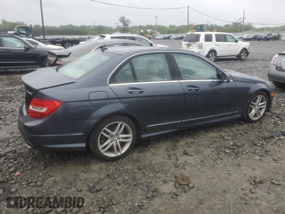 2013 Mercedes-Benz C 300 Sport z VIN WDDGF8AB9DR272176, wystawiony jako Copart lot #57334095 z przebiegiem 125 027 mil mil oraz Szkoda całkowita • Salvage title. Historia ofert i sprzedaży dostępna na DreamBid. Obrazek 3.