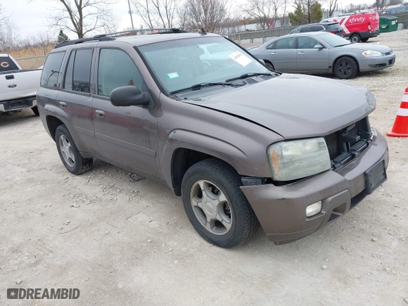 2008 Chevrolet TrailBlazer LT w/1LT with VIN 1GNDS13S182228241, listed as a IAAI auction lot 41902854 with 176,884 mi miles. Bid and sale history available at carsss.com. Image 1.
