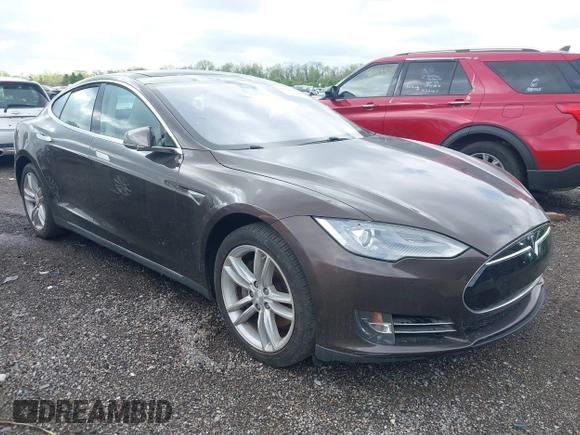 2014 Tesla Model S 60 z VIN 5YJSA1H19EFP51406, wystawiony jako IAAI lot #42179183 z przebiegiem 157 000 mil mil oraz . Historia ofert i sprzedaży dostępna na DreamBid. Obrazek 1.