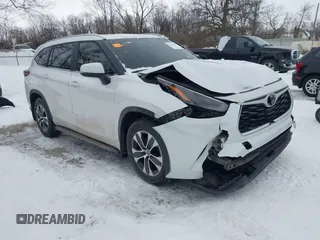2024 Toyota Highlander LE z VIN 5TDKDRAH8RS537537, wystawiony jako IAAI lot #41312425 z przebiegiem 194 008 mil mil oraz . Historia ofert i sprzedaży dostępna na DreamBid. Obrazek 1.