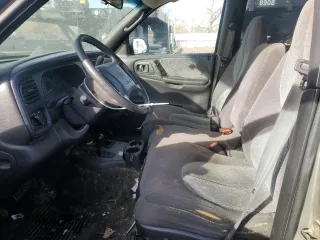 2000 Dodge Durango with VIN 1B4HS28Z6YF255687, listed as a Copart auction lot 84959164 with 189,369 mi miles and Salvage Title. Bid and sale history available at DreamBid. Image 7.