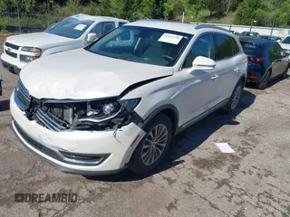 2017 Lincoln MKX Select z VIN 2LMPJ6KR0HBL15191, wystawiony jako IAAI lot #42161196 z przebiegiem 75 292 mil mil oraz . Historia ofert i sprzedaży dostępna na DreamBid. Obrazek 17.
