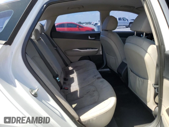 2016 Kia Optima LX z VIN 5XXGT4L33GG069924, wystawiony jako Copart lot #57426715 z przebiegiem 139 047 mil mil oraz Szkoda całkowita • Salvage title. Historia ofert i sprzedaży dostępna na DreamBid. Obrazek 10.