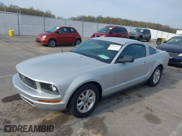 2007 Ford Mustang Deluxe with VIN 1ZVFT80N475370373, listed as a IAAI auction lot 41944197 with 175,077 mi miles. Bid and sale history available at carsss.com. Image 2.