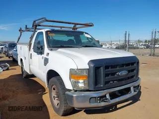 2008 Ford F-250 z VIN 1FDNF20568EC89195, wystawiony jako IAAI lot #41701353 z przebiegiem 384 701 mil mil oraz . Historia ofert i sprzedaży dostępna na DreamBid. Obrazek 1.