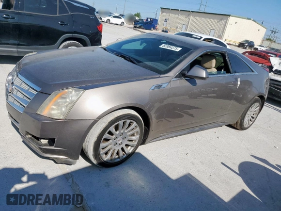 2012 Cadillac CTS Performance z VIN 1G6DJ1E35C0138308, wystawiony jako Copart lot #52984375 z przebiegiem 134 881 mil mil oraz Czysty tytuł • Clean title. Historia ofert i sprzedaży dostępna na DreamBid. Obrazek 1.