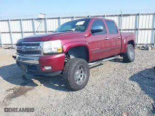 2008 Chevrolet Silverado 1500 LT w/1LT with VIN 2GCEK13J181246470, listed as a IAAI auction lot 40390209 with 195,631 mi miles. Bid and sale history available at carsss.com. Image 19.